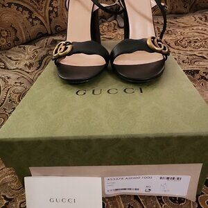 Gucci sandals Size 40